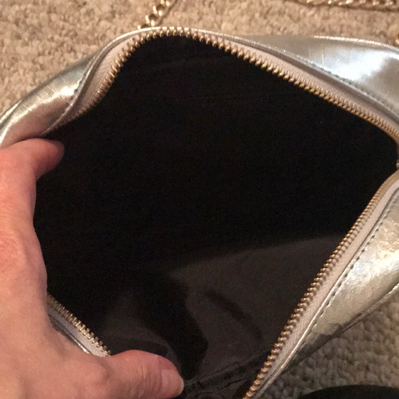 Victoria’s Secret crossbody bag. FREE SHIPPING - Picture 4 of 5